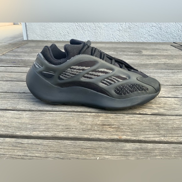 Men Adidas Yeezy 700 V3 Size US 7 - Picture 5 of 16